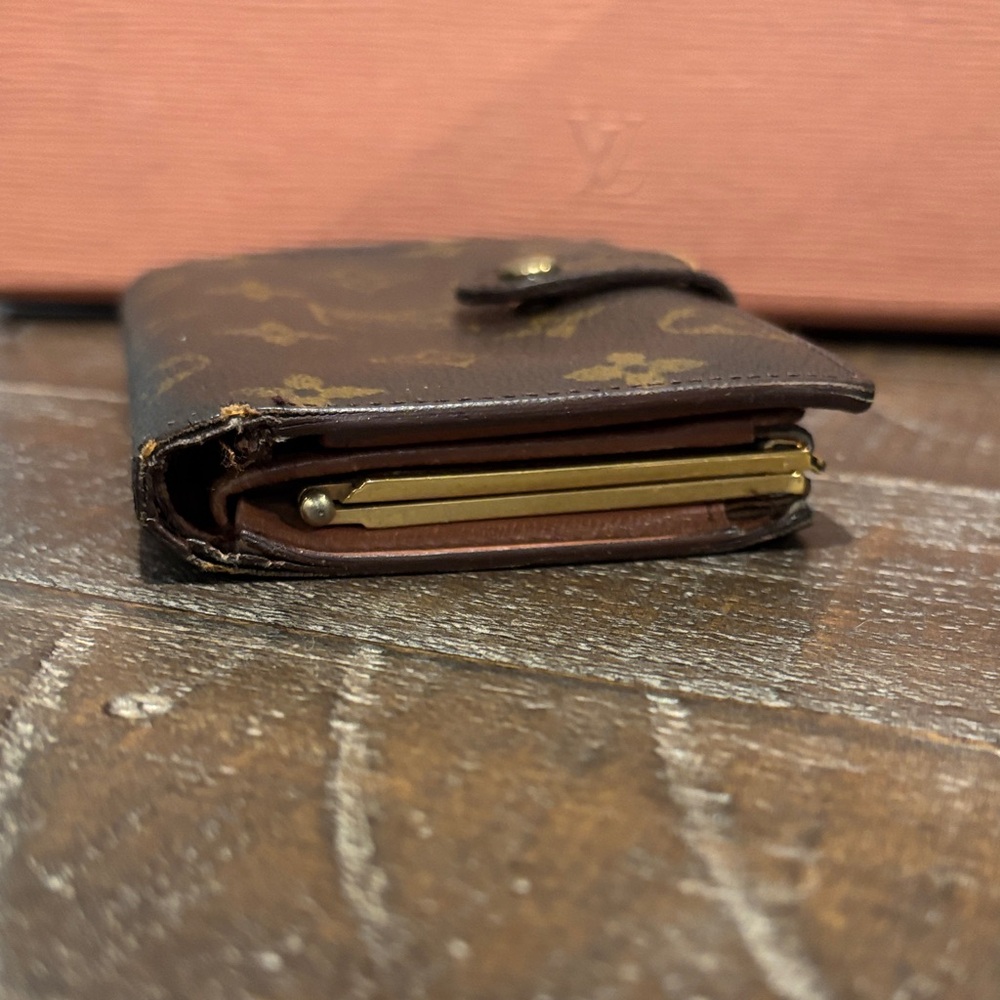 Louis Vuitton Vintage Monogram Kisslock Wallet (c. 1998) - Picture 4 of 10